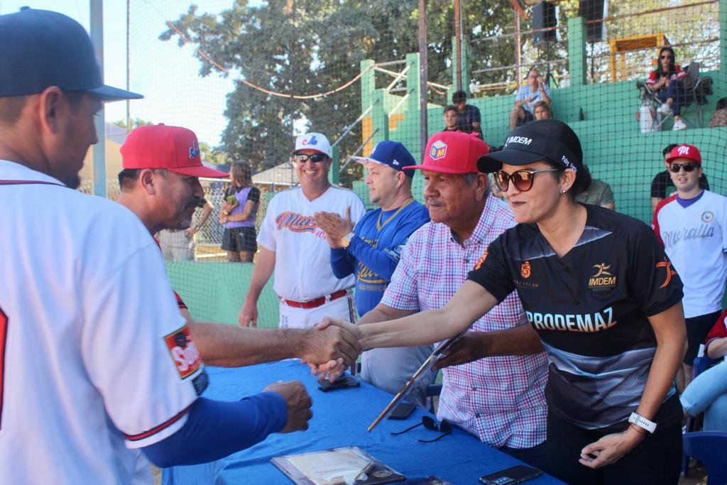 $!Reconocen al ‘Güero’ Osuna en Liga de Beisbol 40 y más