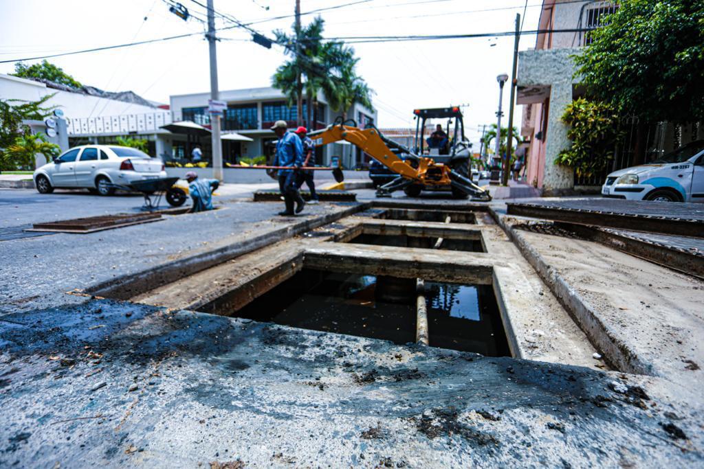 $!Inician desazolve del colector Roosevelt; tiene mucho sedimiento