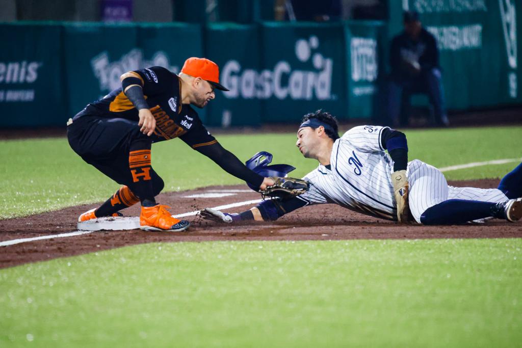 $!Salazar da triunfo y serie a Naranjeros en Nayarit