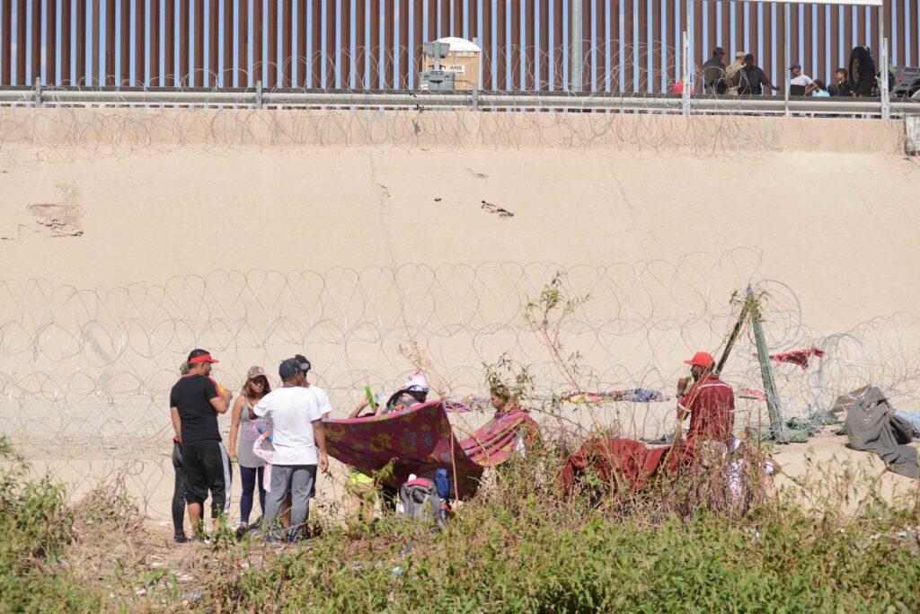 $!Cruce masivo de migrantes a EU aumenta por Ciudad Juárez y desata otra crisis en El Paso