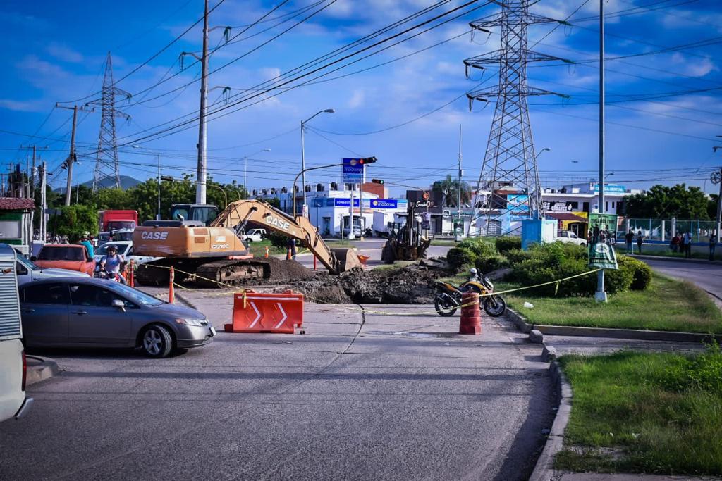 $!Dan fluidez a la circulación vehicular en zona del puente de Prados; reabren en la México 15