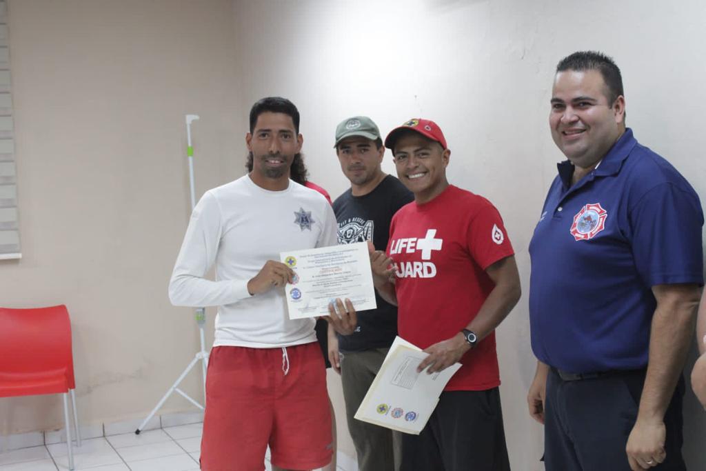 $!Perfeccionan sus técnicas de rescate en aguas rápidas