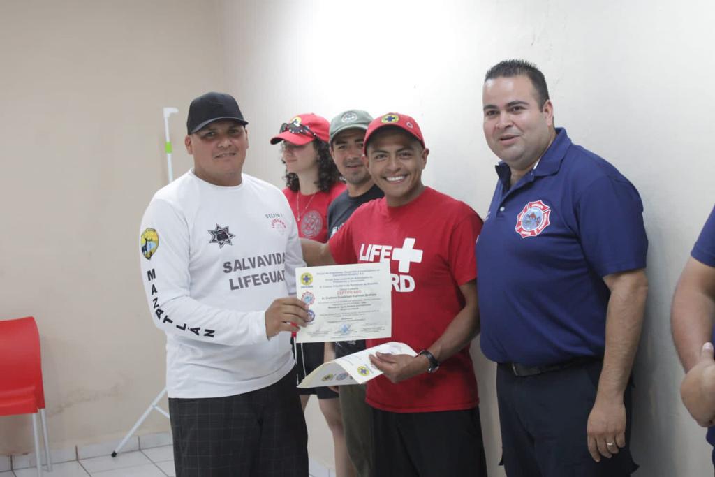$!Perfeccionan sus técnicas de rescate en aguas rápidas