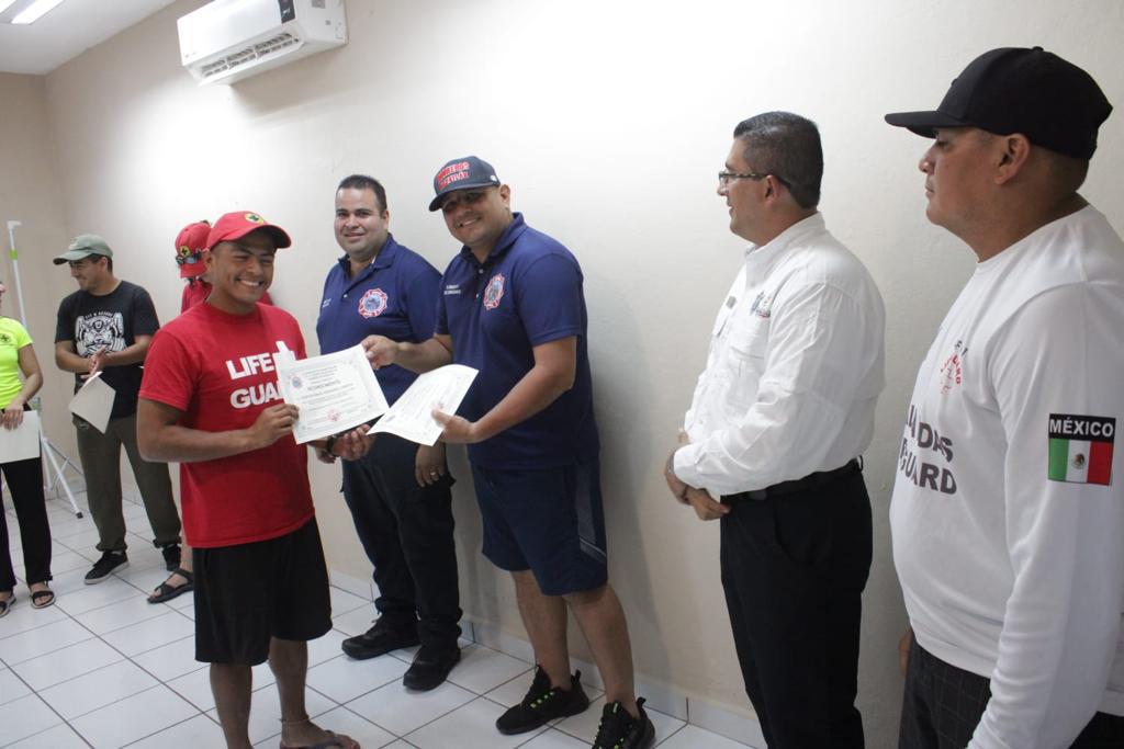 $!Perfeccionan sus técnicas de rescate en aguas rápidas