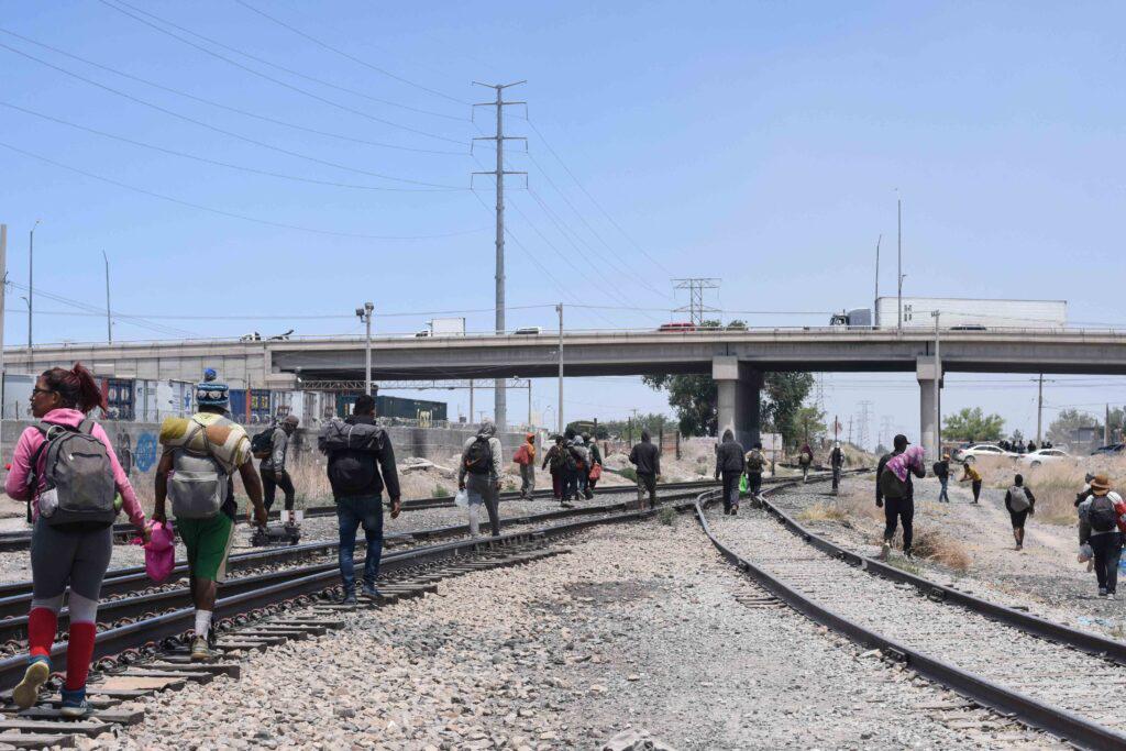 $!Cruce masivo de migrantes a EU aumenta por Ciudad Juárez y desata otra crisis en El Paso