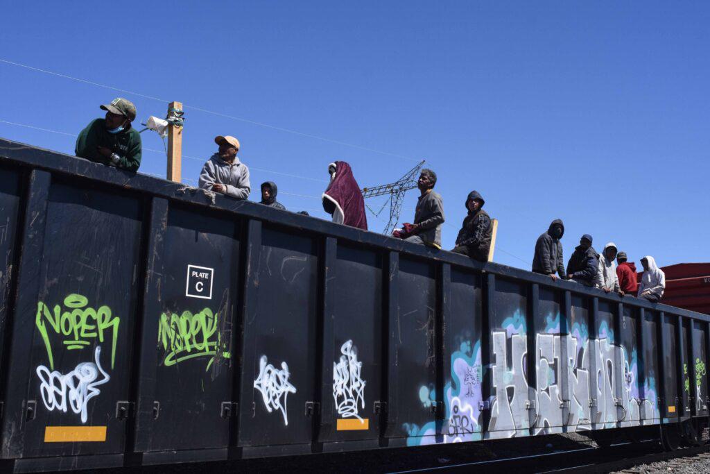 $!Cruce masivo de migrantes a EU aumenta por Ciudad Juárez y desata otra crisis en El Paso