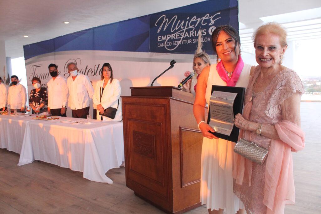 $!Delia León Gutiérrez por más de cinco décadas ha vestido a las Reinas del Carnaval Internacional de Mazatlán.