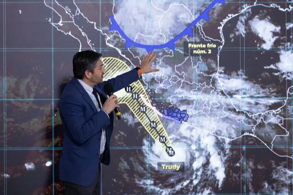 $!Fabián Vázquez Romaña, coordinador general del Servicio Meteorológico Nacional.