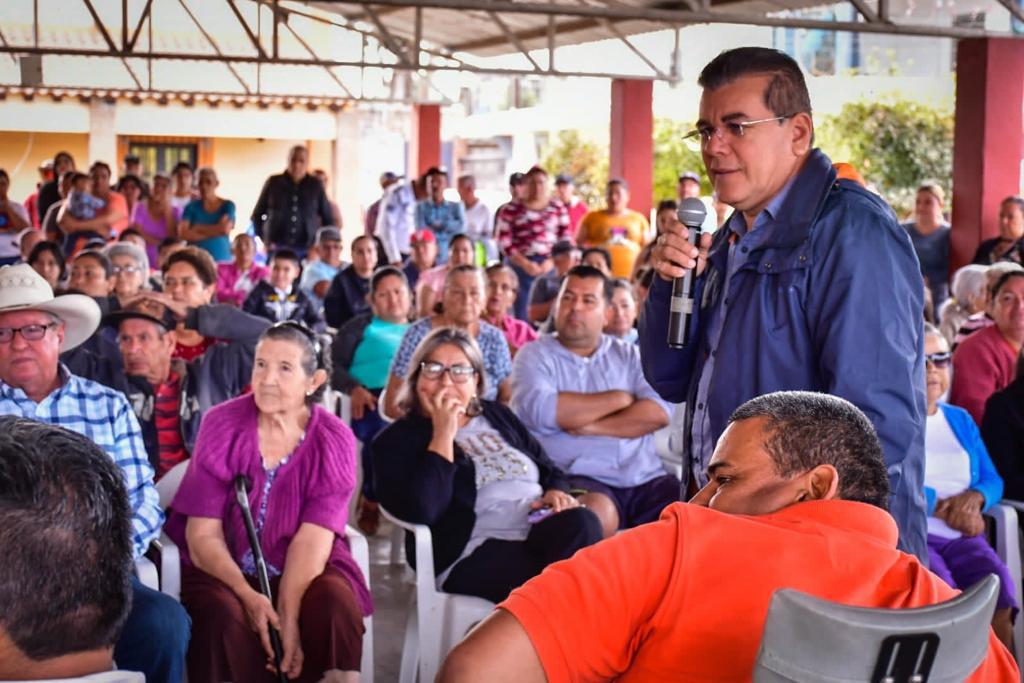 $!Le ‘llueven’ al Alcalde peticiones de servicios en zona rural de Mazatlán