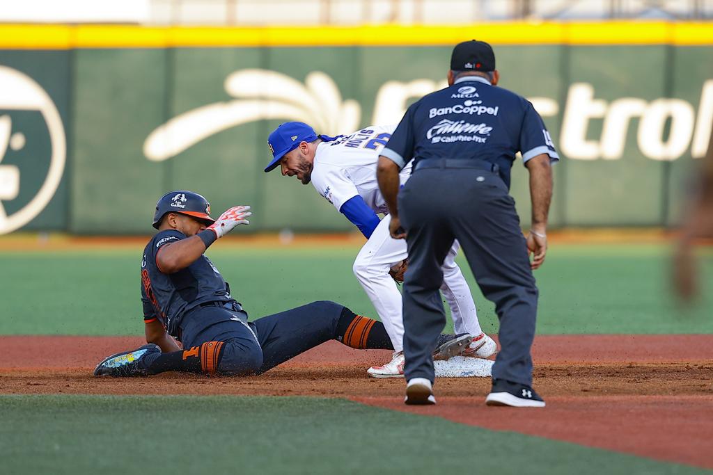 $!Naranjeros toma ventaja ante Charros al ganar maratónico juego