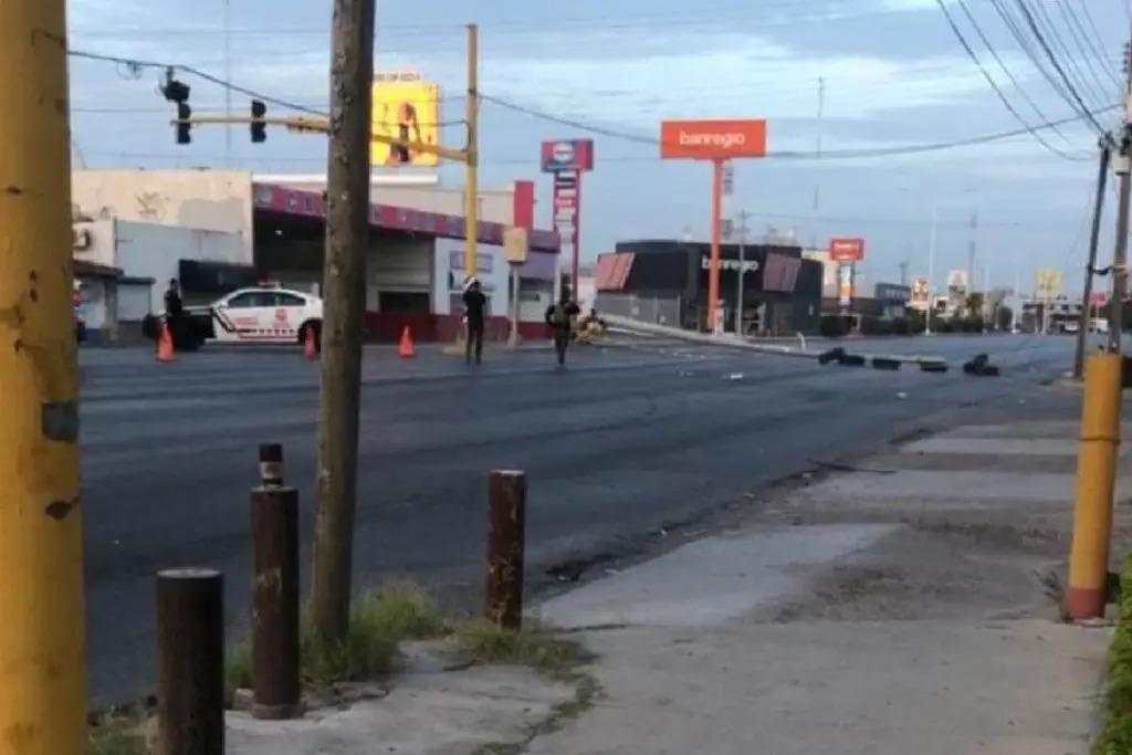 $!Con maquinaria pesada y camiones, tiran postes y cámaras de vigilancia en Reynosa