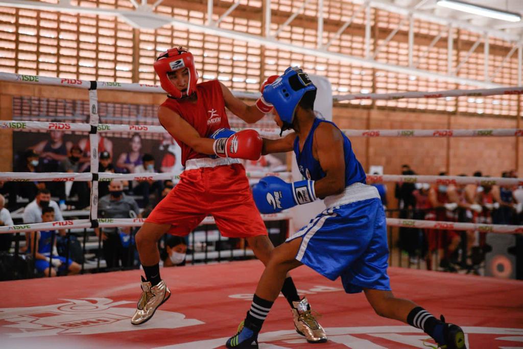 $!Culiacán y Ahome dominan selectivo estatal de boxeo