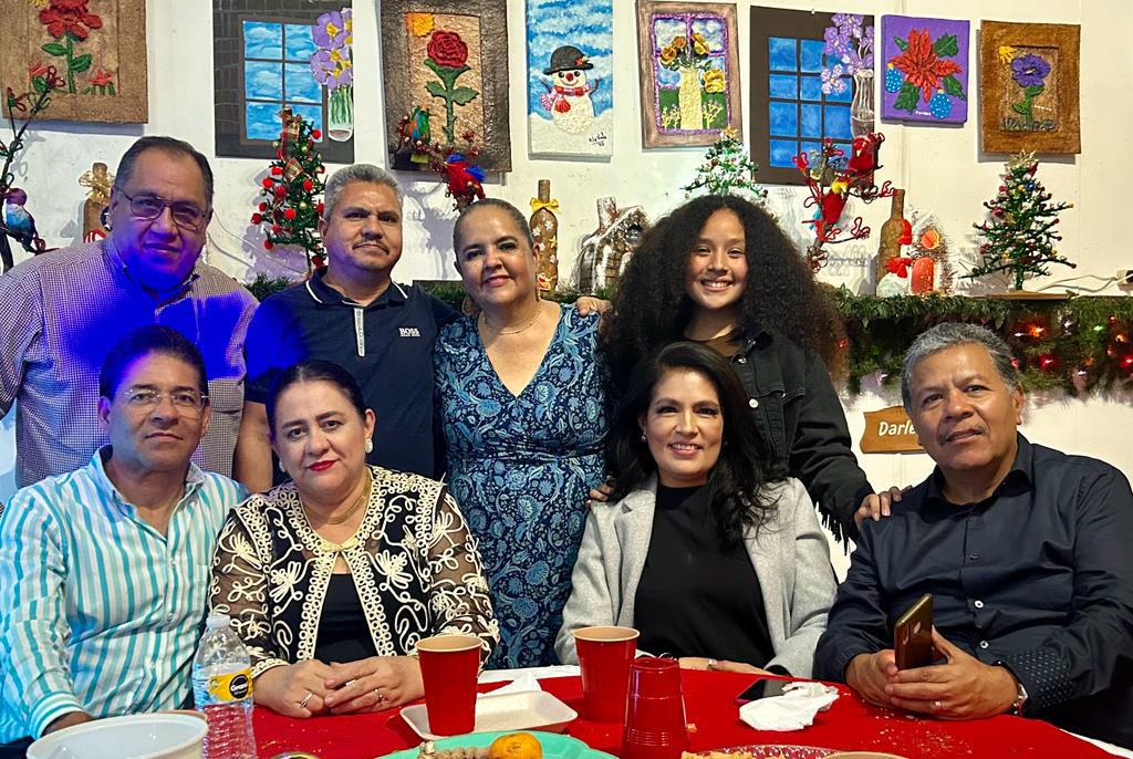 $!Cuauhtémoc Varela, Arturo Sánchez, Lidia Oralia Sarabia, Alberto Morones y Enrique Rodríguez con sus respectivas familias.