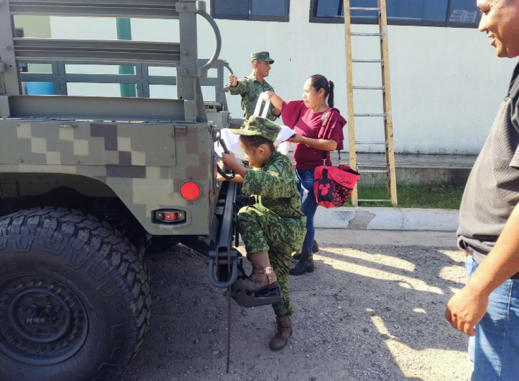 $!Niños participan en la actividad Soldado por un Día organizada por la Sedena