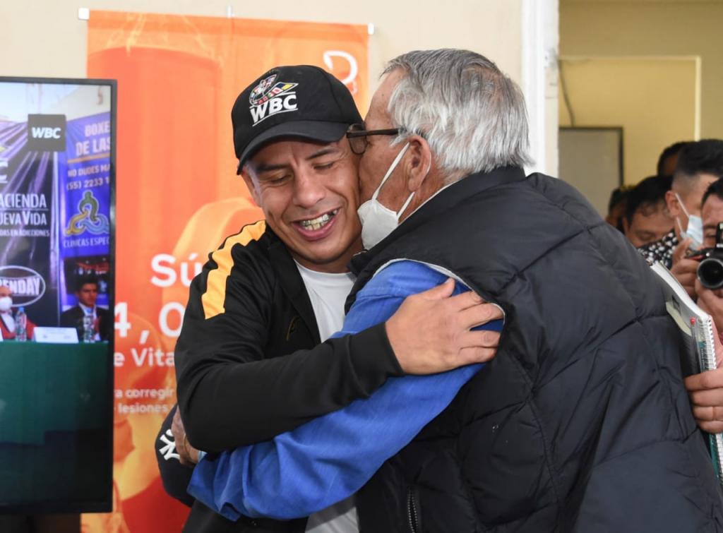 $!Miguel Ángel González es dado de alta y lanza reto a Julio César Chávez