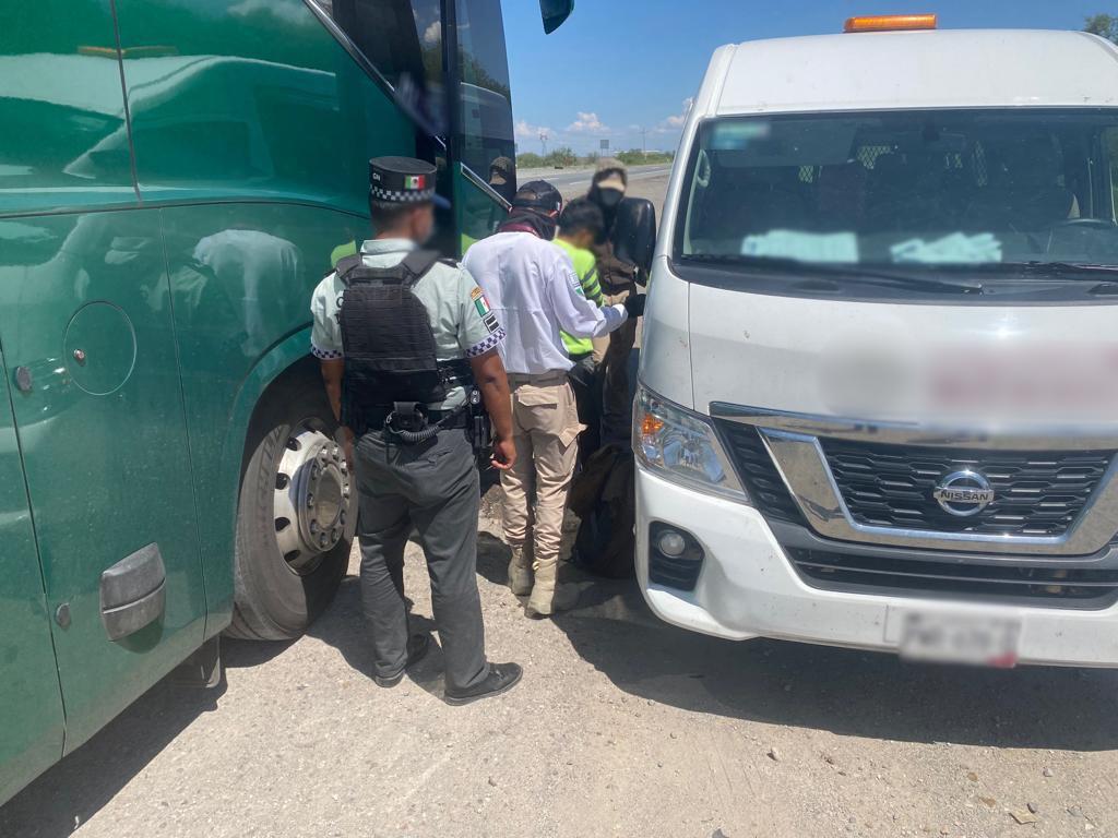 $!Auxilia Guardia Nacional y el INM a 520 migrantes en carreteras de Sonora