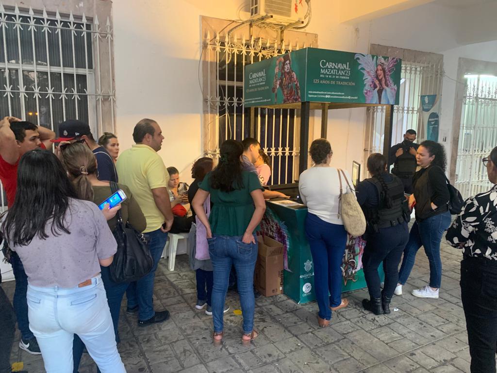 $!Abarrotan taquillas para comprar boletos para Carnaval de Mazatlán 2023