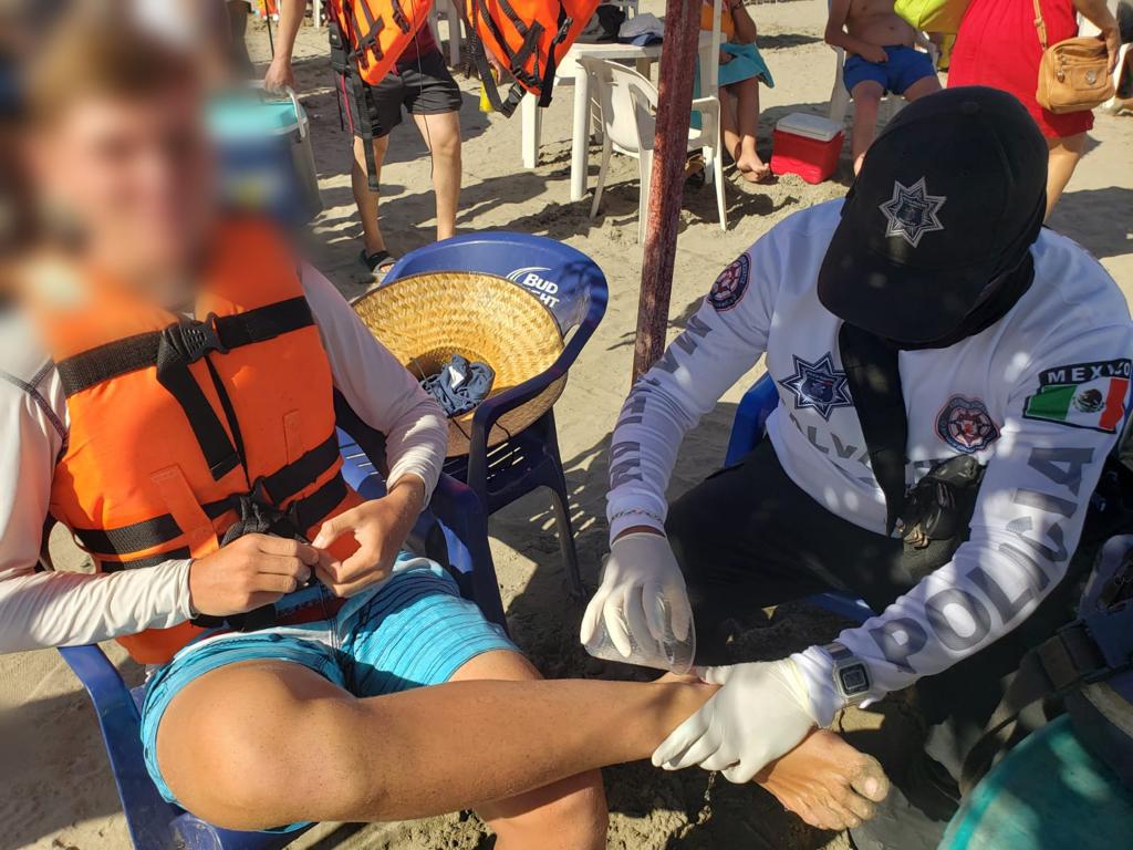 $!Reportan más de 20 rescates en playas de Mazatlán en Días Santos
