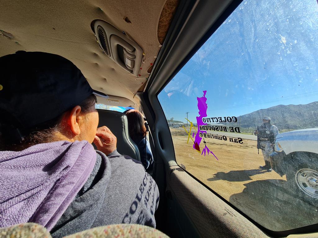 $!uscadoras del Colectivo de Búsqueda San Quintín se hacen acompañar de elementos de la Guardia Nacional durante un operativo realizado por su cuenta.