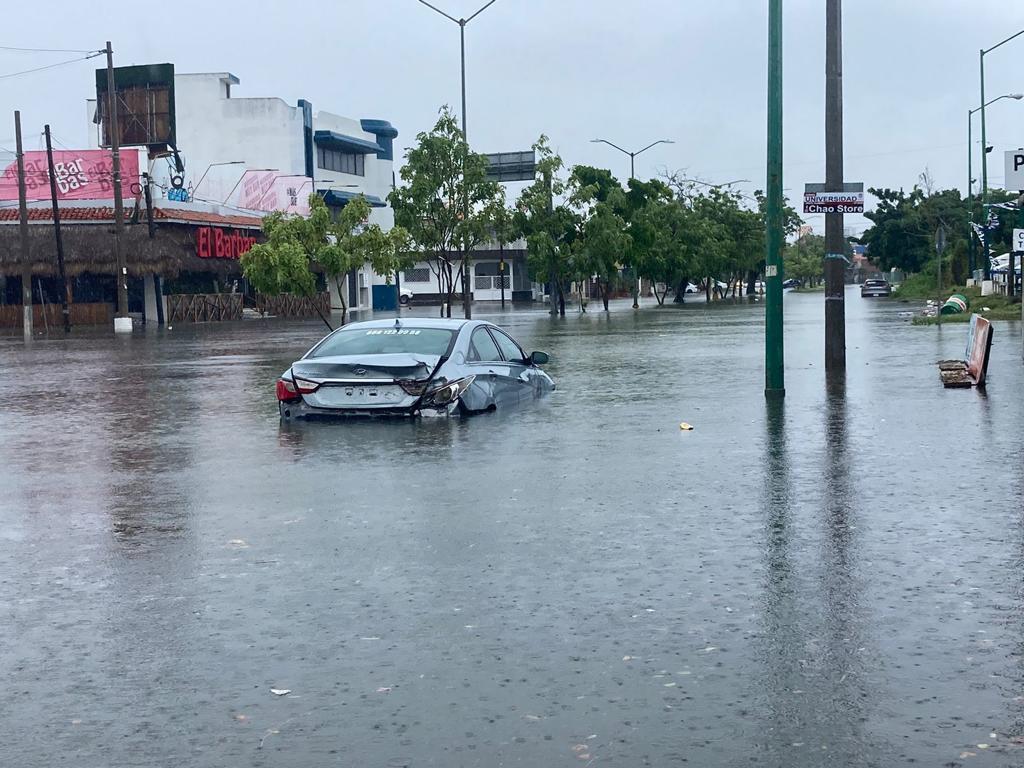 $!Avenida La Marina, la semana pasada, por las lluvias de “Norma”.