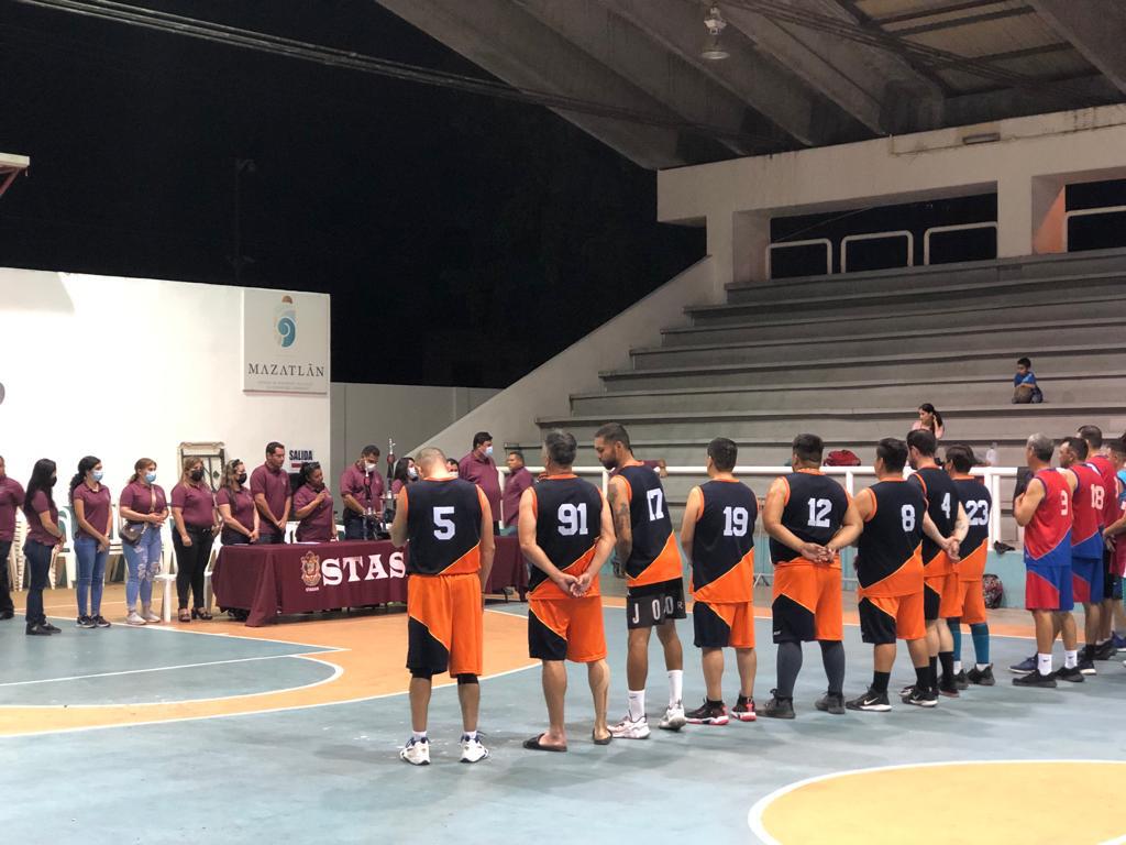 $!Oficialía Mayor se queda con el sitio de honor en Intramuros de baloncesto STASAM, en Mazatlán