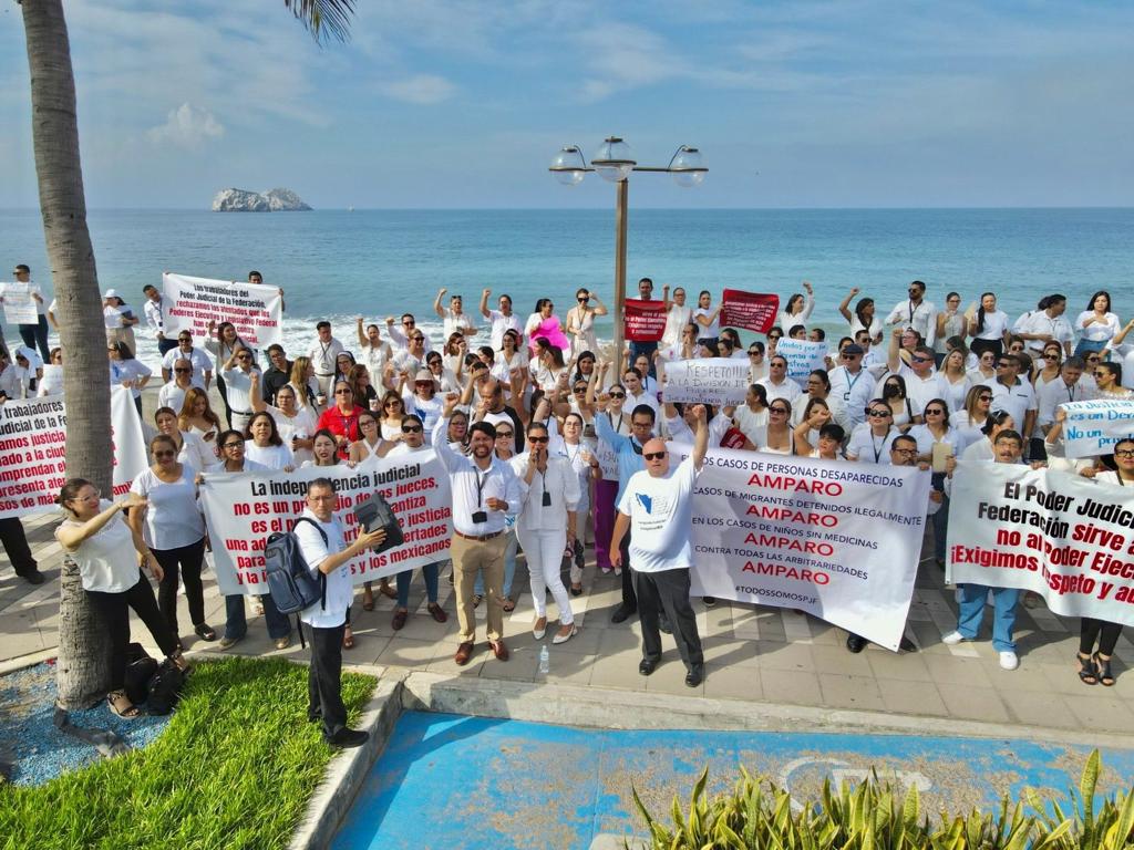 $!Protestan trabajadores del PJF en Mazatlán por reducción al presupuesto y a fideicomisos