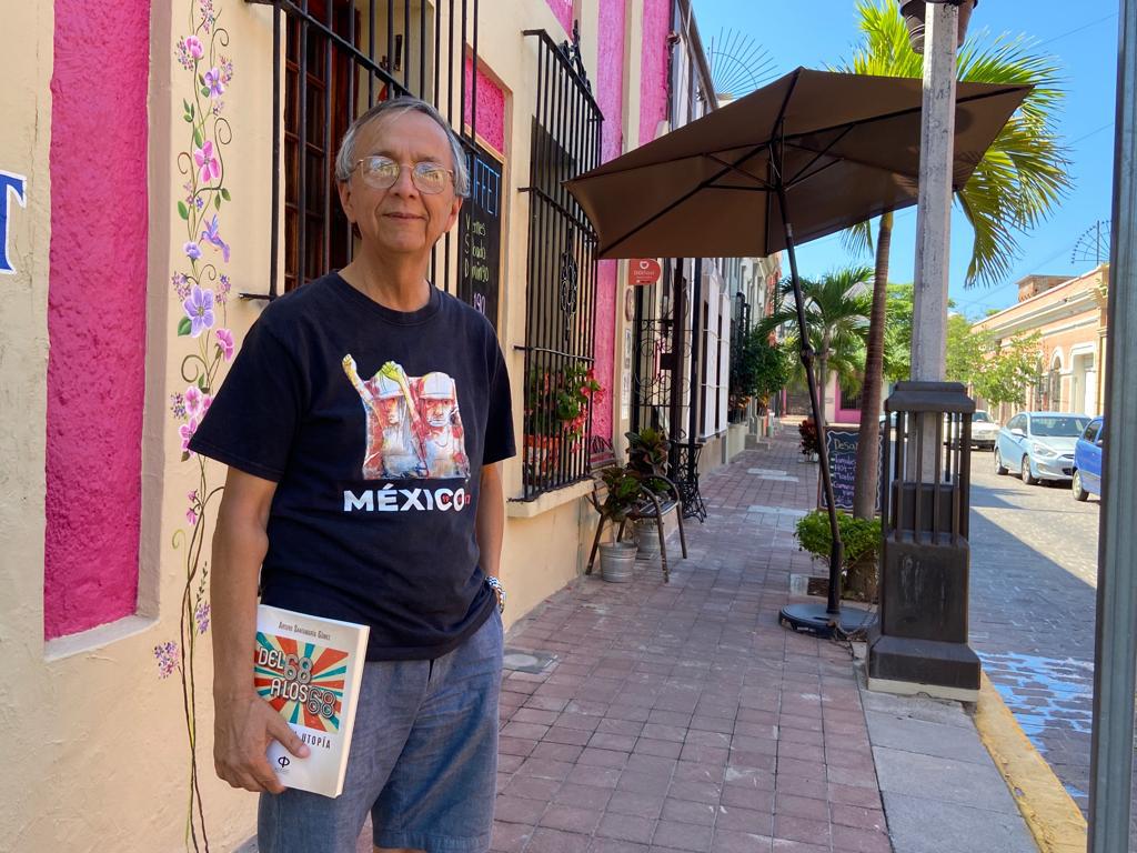 $!Este jueves, revive Arturo Santamaría la izquierda que no fue en la presentación de su novela en Culiacán