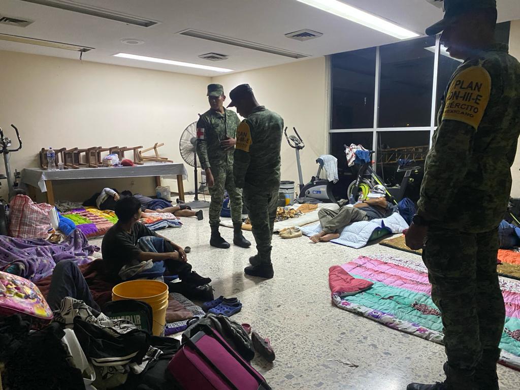 $!Ayuda Ejército Nacional, Fuerza Aérea y GN a afectados en Sinaloa por ‘Norma’