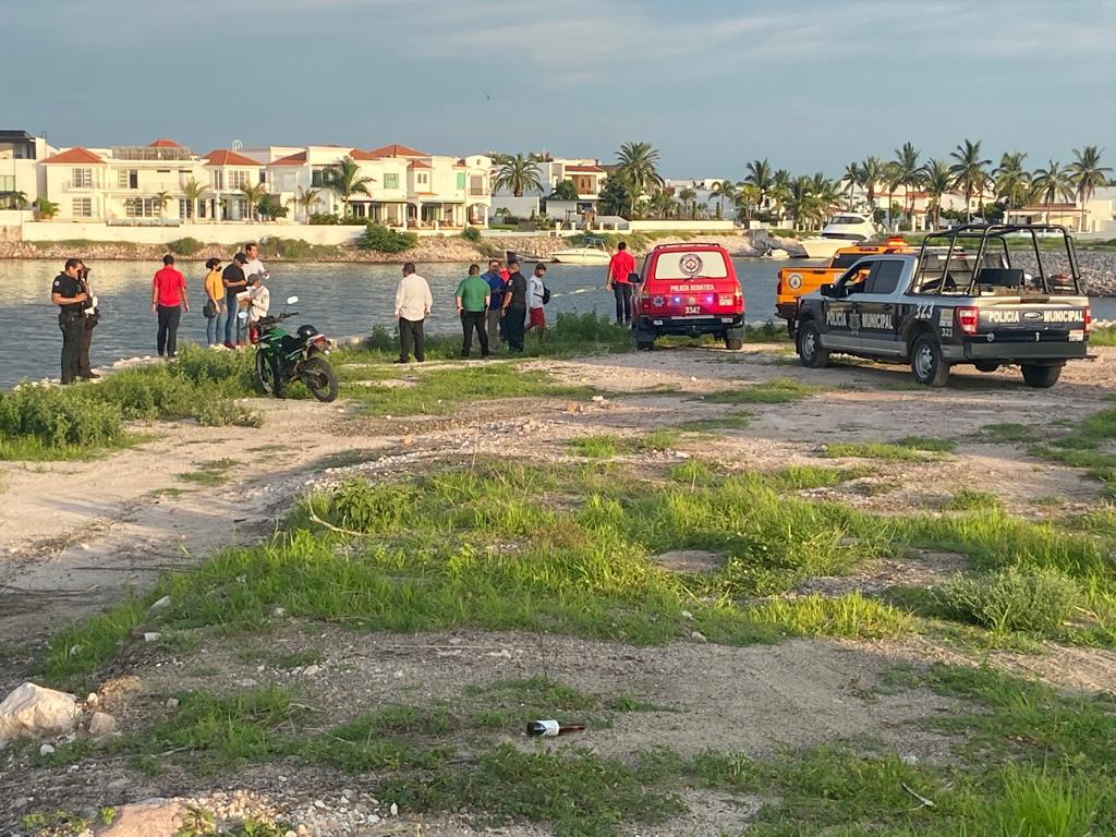 $!Encuentran cadáver de una mujer en el canal de navegación del Fraccionamiento El Cid