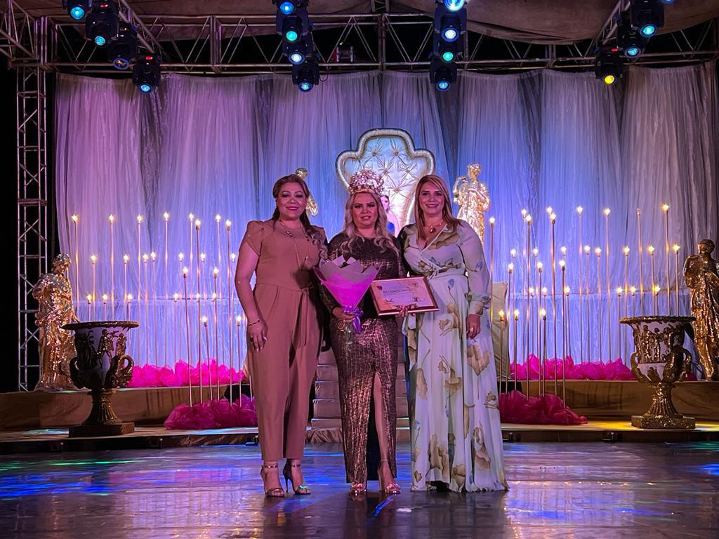 $!Reconocimiento por 25 años de haber sido reina de los juegos florales, Celina del Carmen Meza Aguilar.