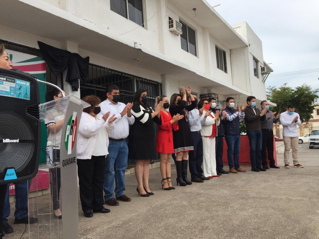 $!Militantes de Guasave festejan en la incertidumbre los 92 años del PRI