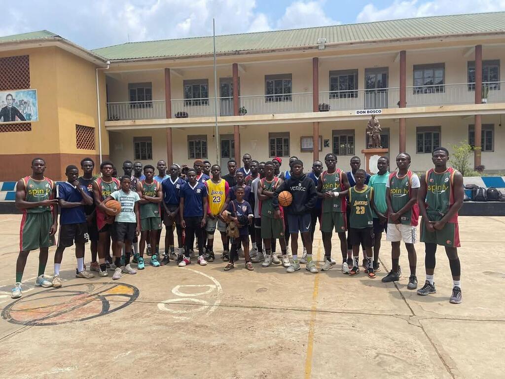 $!Jugadores de la Academia de Baloncesto para Refugiados.