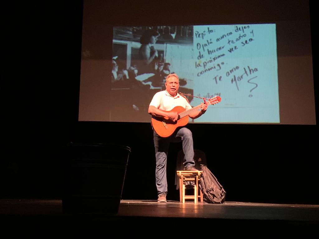 $!A través del teatro, halla el ‘Zurdo’ el camino a su padre