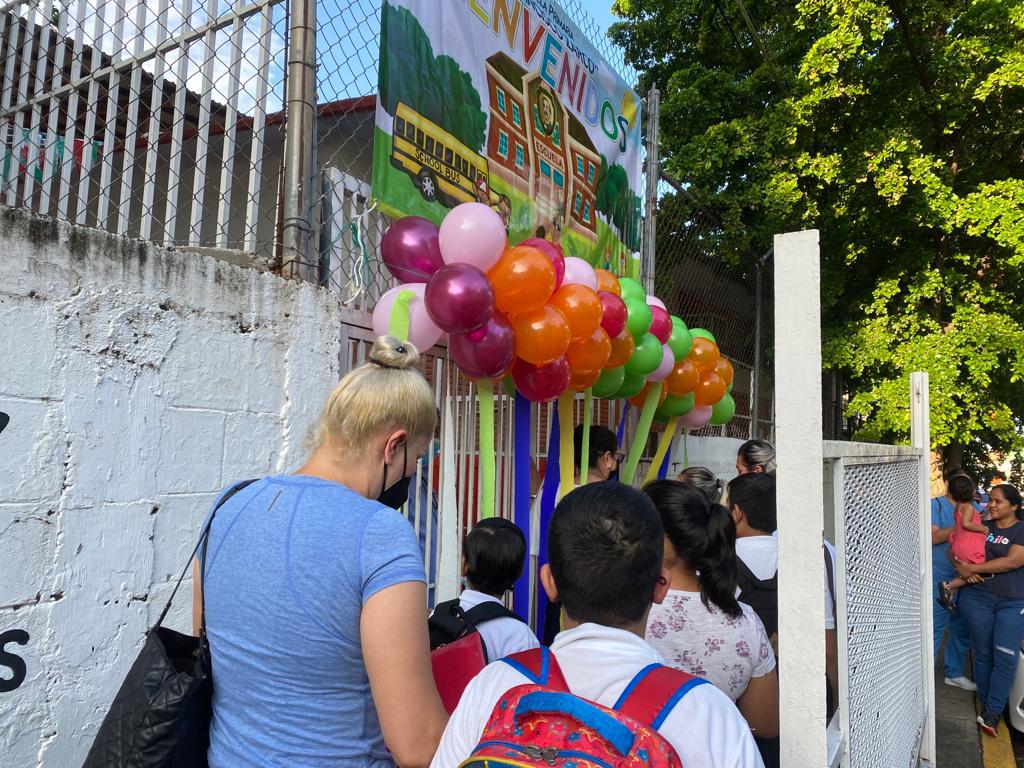 $!Con sobrepoblación, escuela Primaria Francisco Zarco de Culiacán inicia ciclo escolar 2022-2023