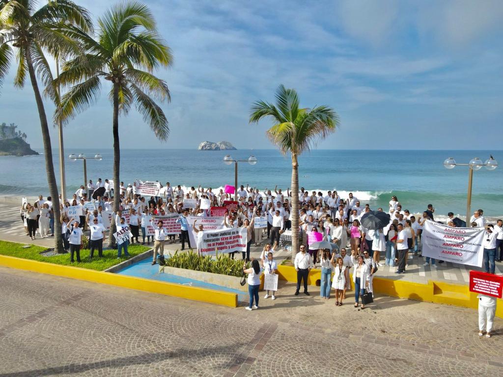 $!Protestan trabajadores del PJF en Mazatlán por reducción al presupuesto y a fideicomisos