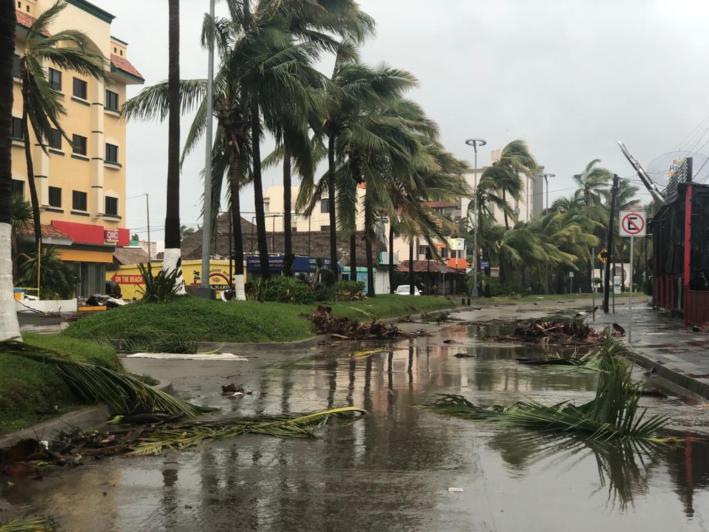 $!Deja huracán ‘Pamela’ avenidas inundadas y decenas de árboles caídos en Mazatlán