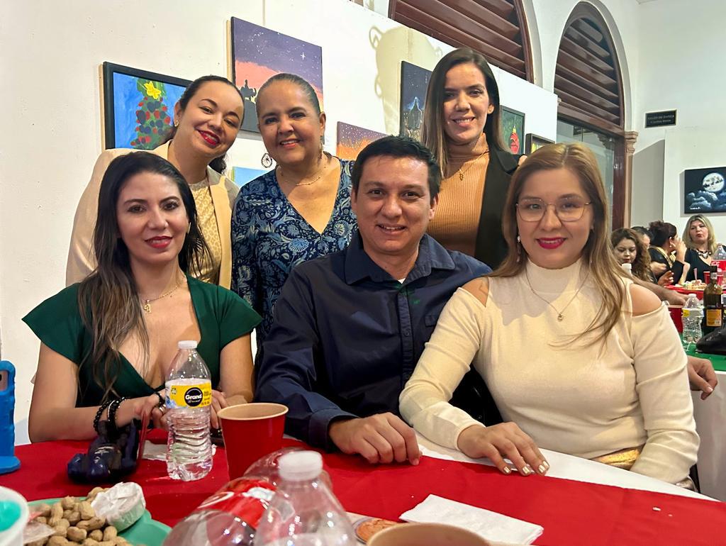 $!Aleyda Astorga, Cinthia Juanqui, Fabiola García y Jesús Bustamante con su esposa.