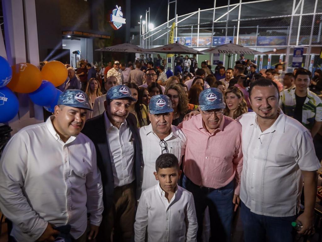 $!En Mazatlán, inauguración de sport bar reúne a Rocha Moya y Melesio Cuén