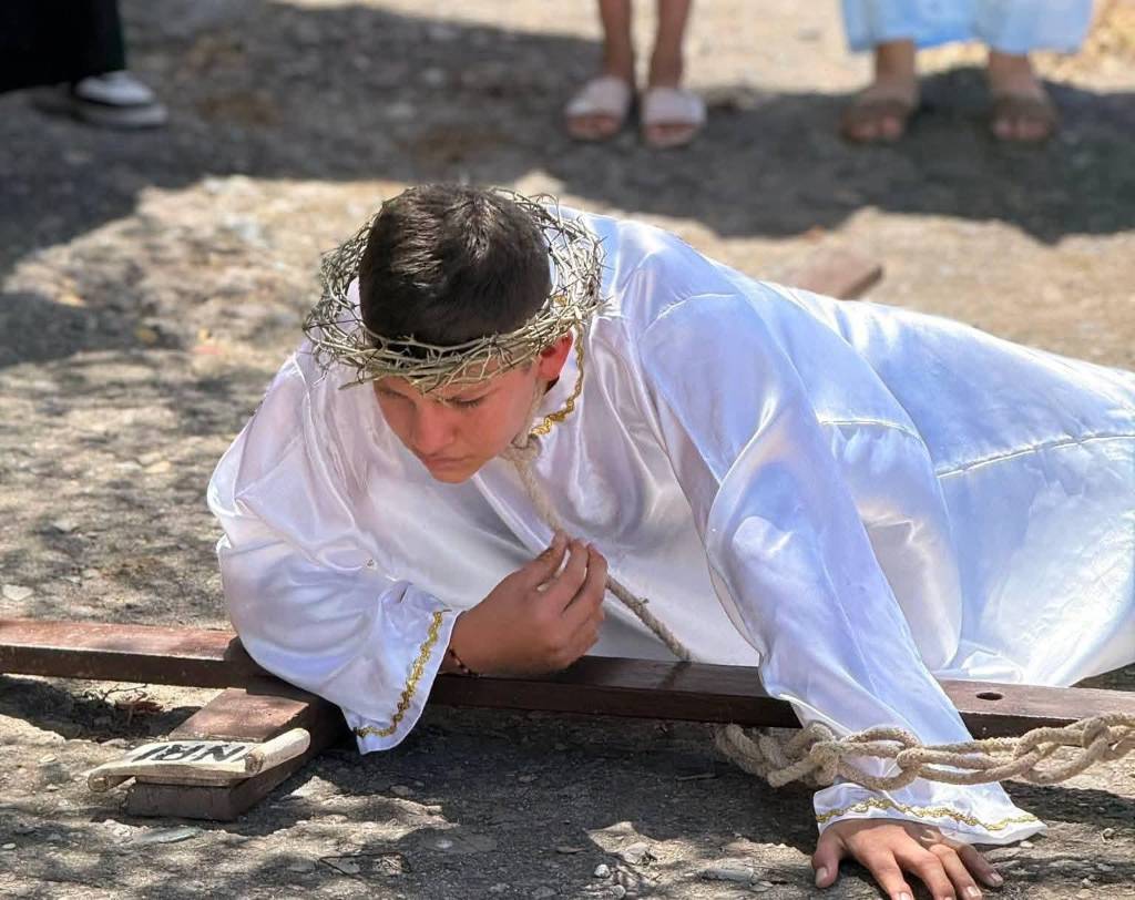 Jóvenes en Matatán reviven Viacrucis tras dos años de no realizarse