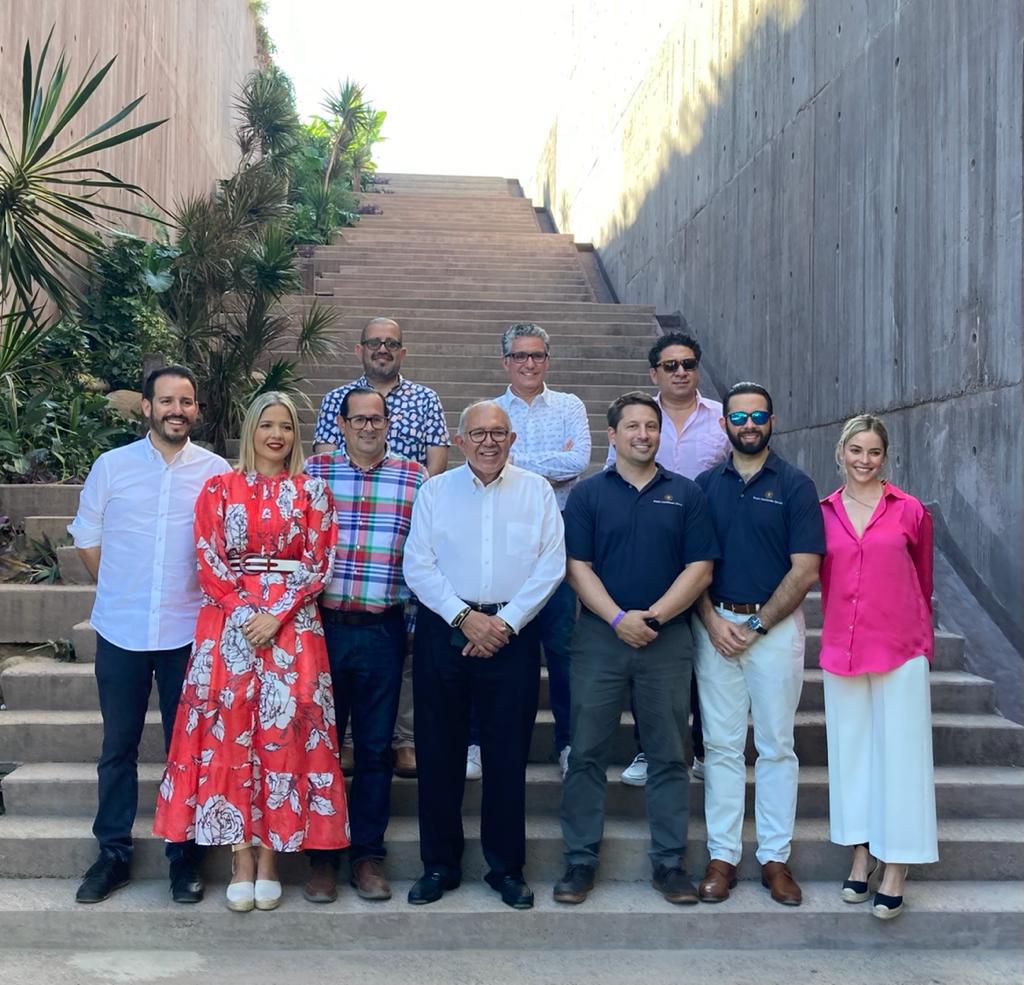 $!Ejecutivos de la naviera Royal Caribbean International visitan el nuevo Acuario de Mazatlán