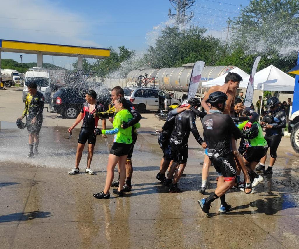 $!De Durango a Mazatlán en bicicleta: cumplen reto por Sierra Madre
