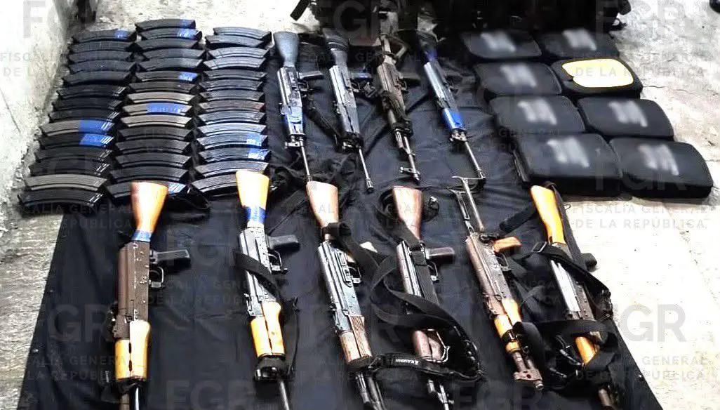 $!Vinculan a proceso a 10 detenidos con arsenal y explosivos en la colonia Francisco I. Madero, en Escuinapa