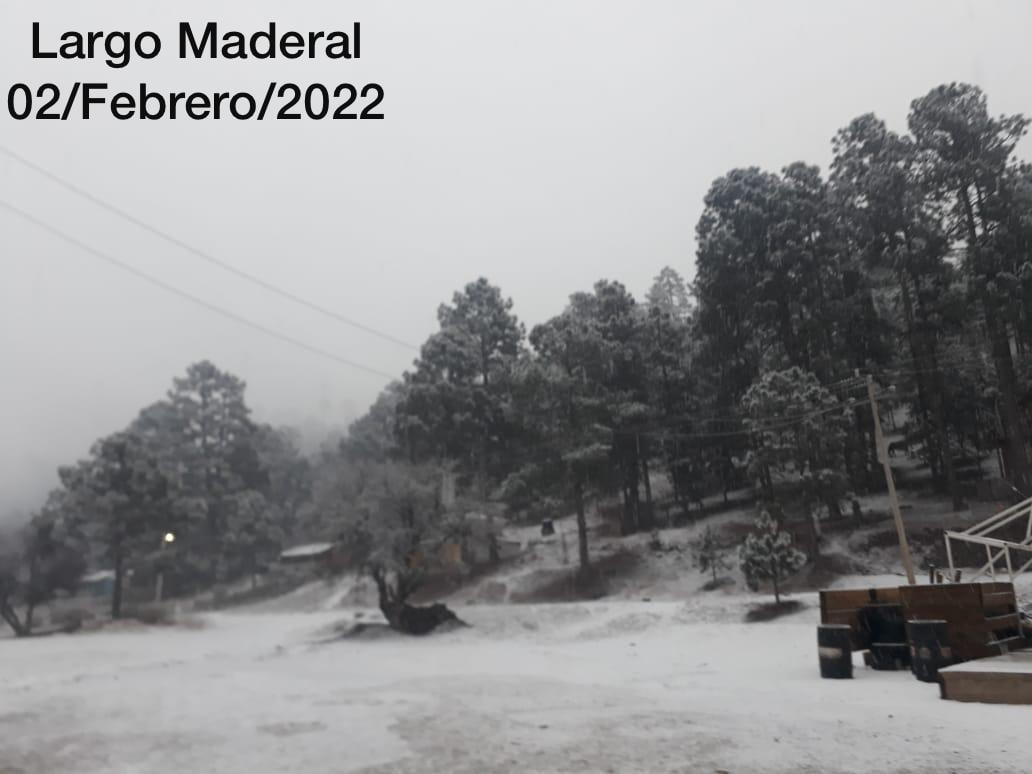 $!Cae nieve entre los límites con Durango; en Sinaloa, solo llovizna