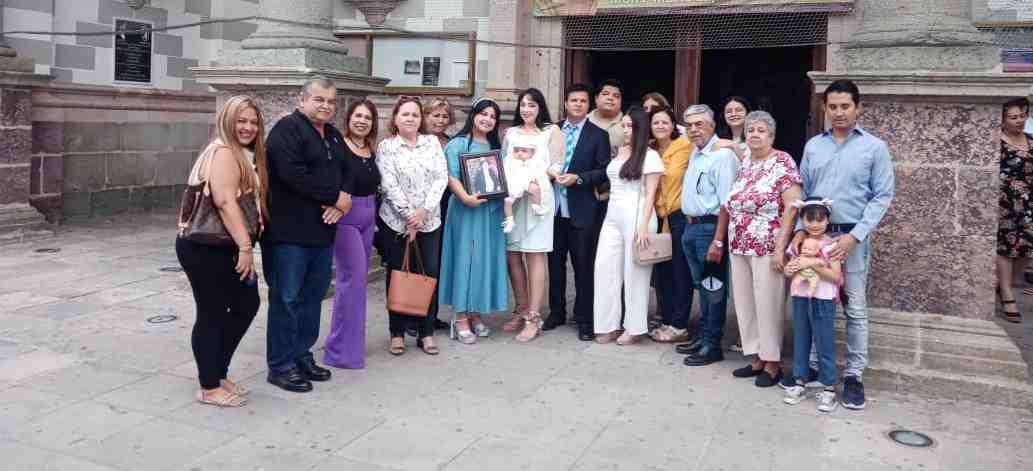 $!Familiares y amigos de los Venegas Rodríguez los acompañaron ese día tan especial.