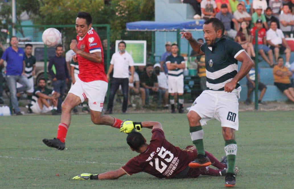 $!Sonido Zeuss-Servigrúas se lleva carro completo en la Liga Superveteranos