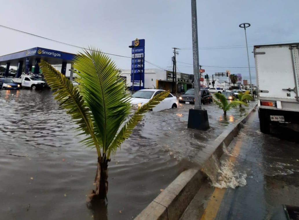 $!Dejan lluvias en Mazatlán una persona ahogada, inundaciones, apagones y colapso vial