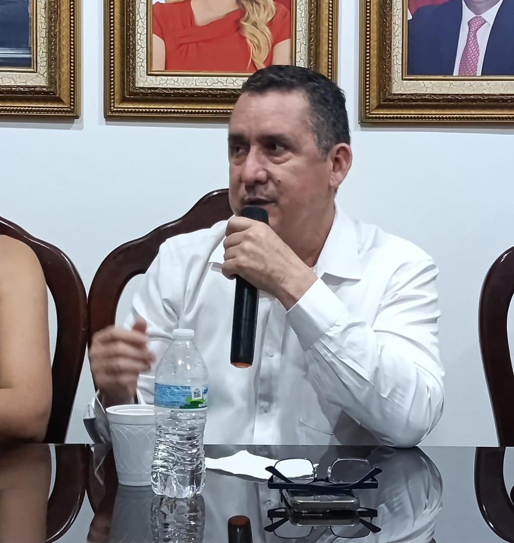 $!Falta mejorar servicio de electricidad en valle de Escuinapa, señala productor