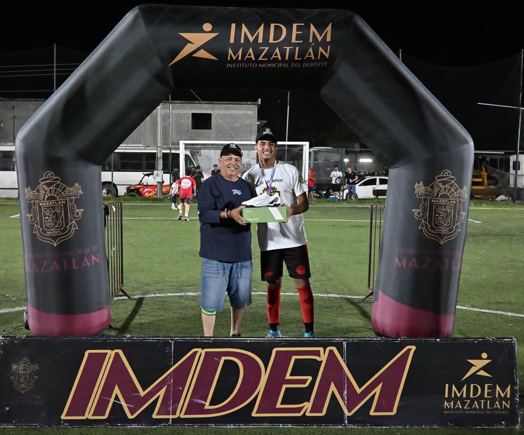 $!Panaderos hace la hombrada, pero Xomir se corona bicampeón del Intercanchas