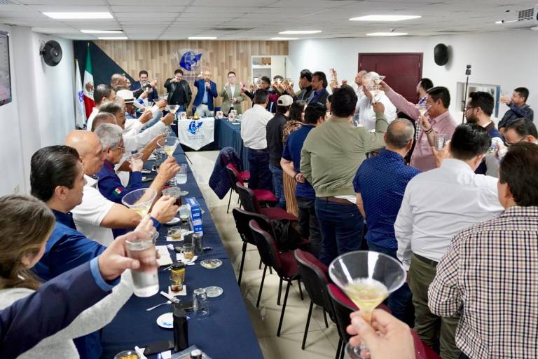 Realiza Ejecutivos de Ventas y Mercadotecnia su última sesión del año, con motivante charla con Gnozin Navarro