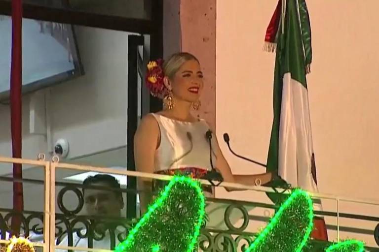 Estrella Palacios vitorea por la justicia, la paz, las mujeres, Mazatlán y héroes de México